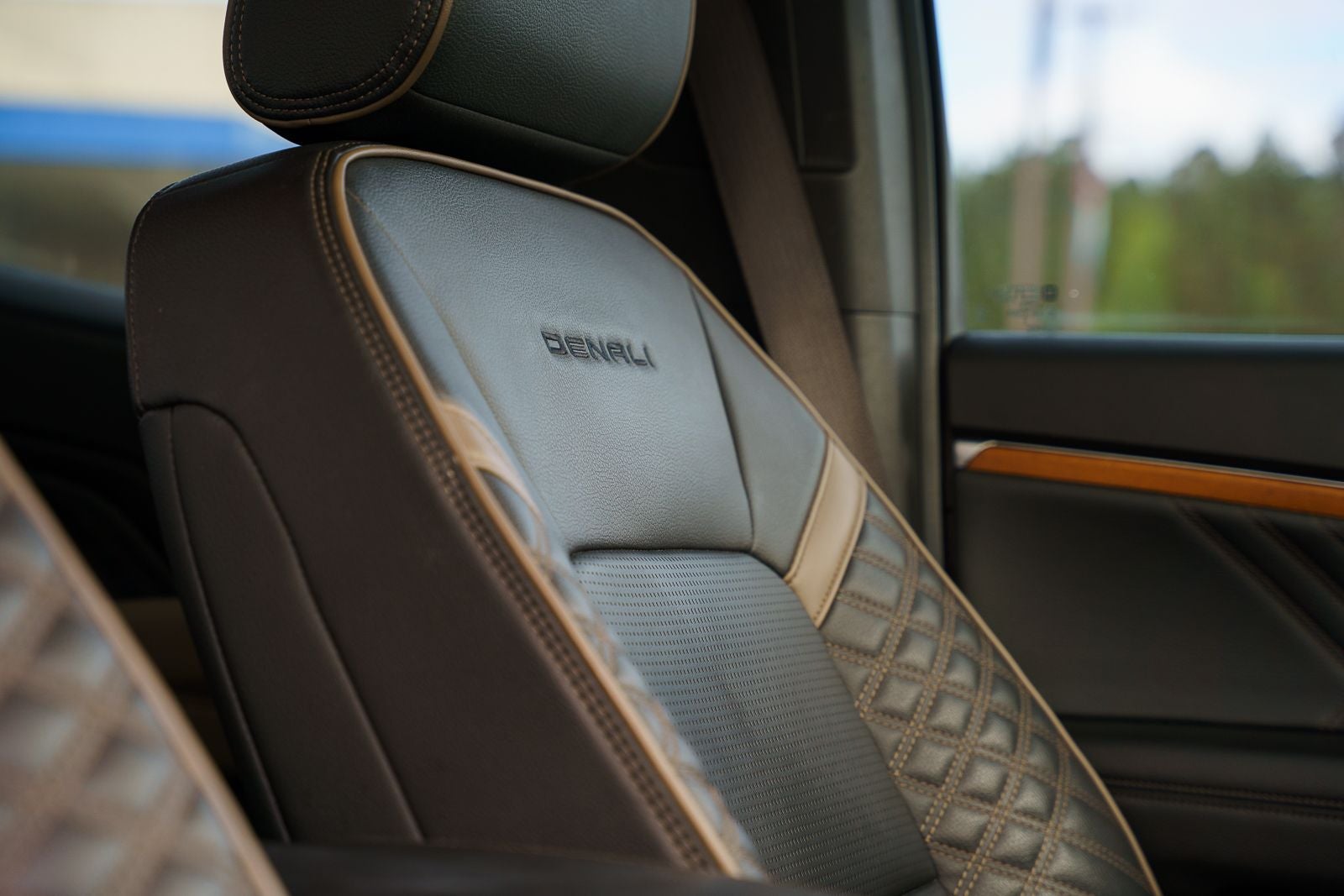 2023 GMC Canyon Denali