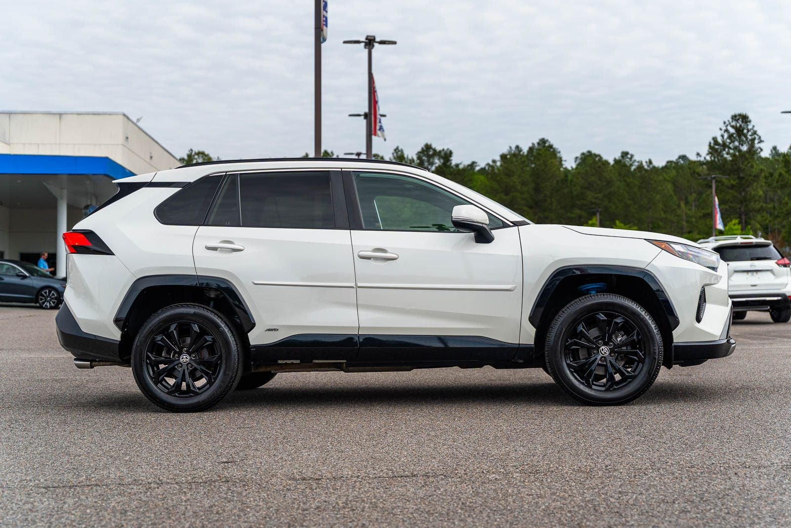 2022 Toyota RAV4 Hybrid SE