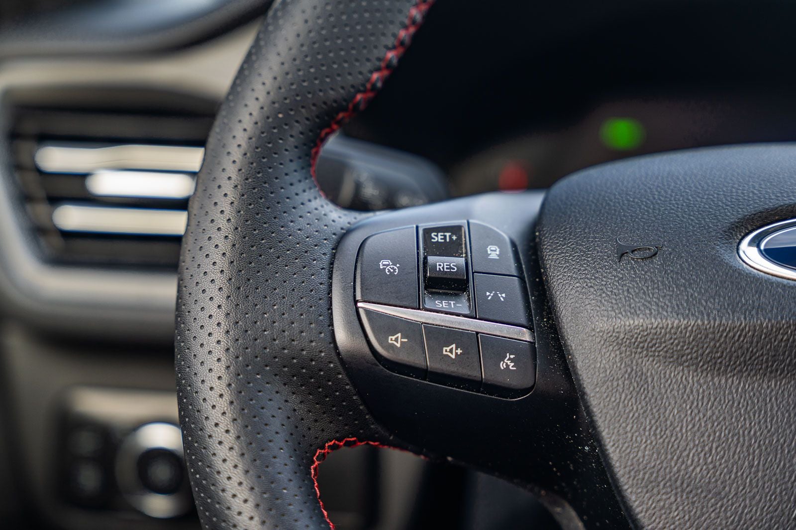 2024 Ford Escape Hybrid ST-Line Select