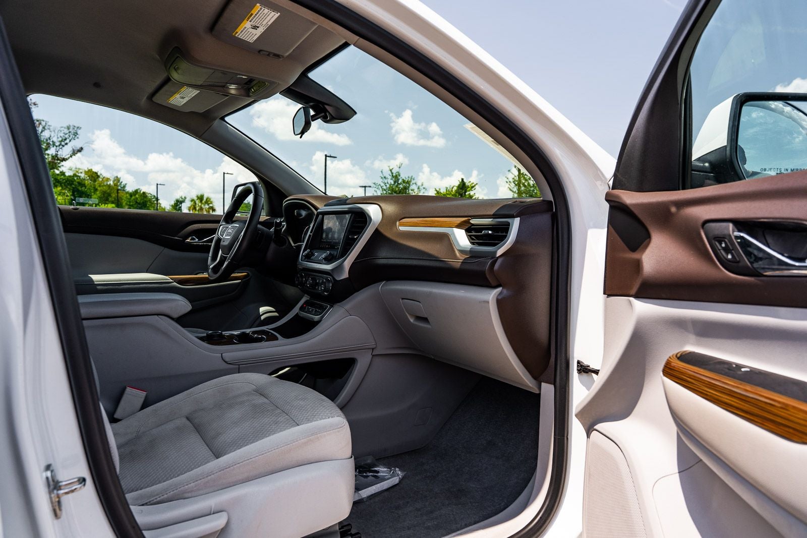 2022 GMC Acadia SLE