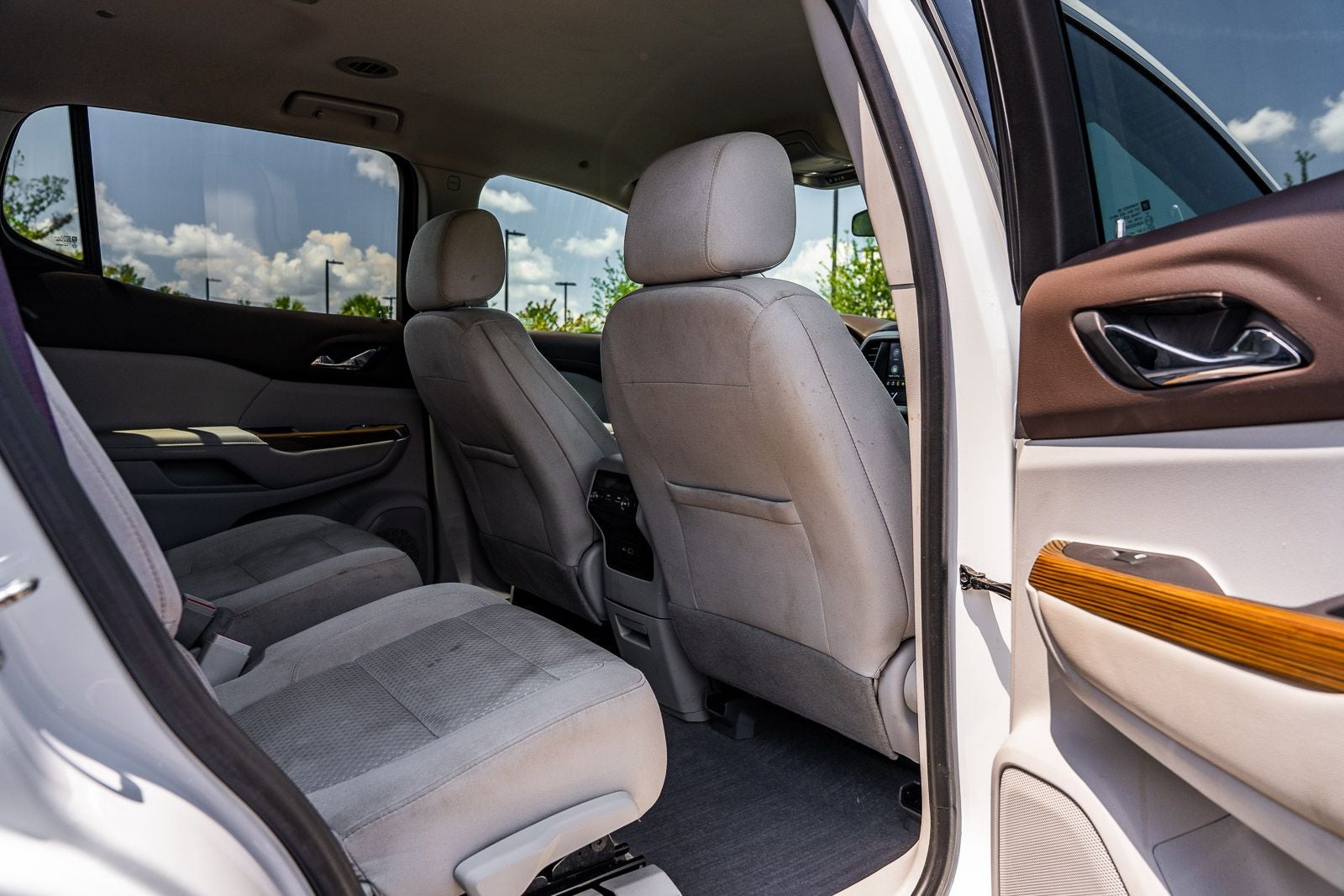 2022 GMC Acadia SLE