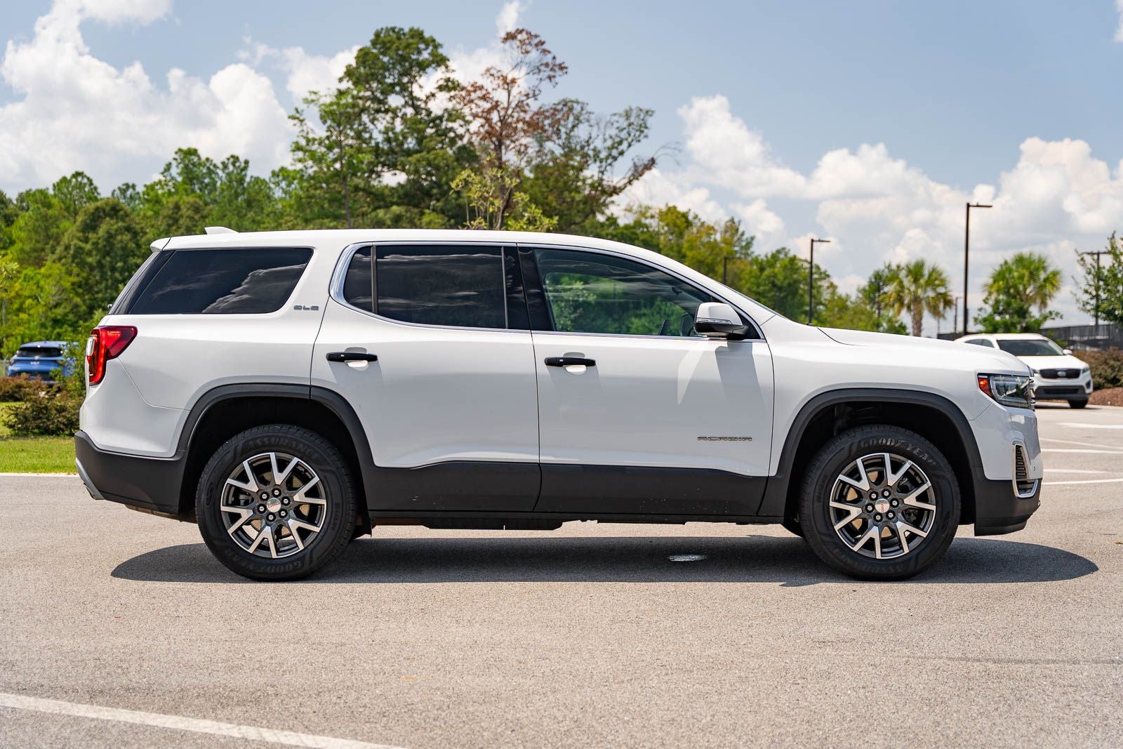 2022 GMC Acadia SLE