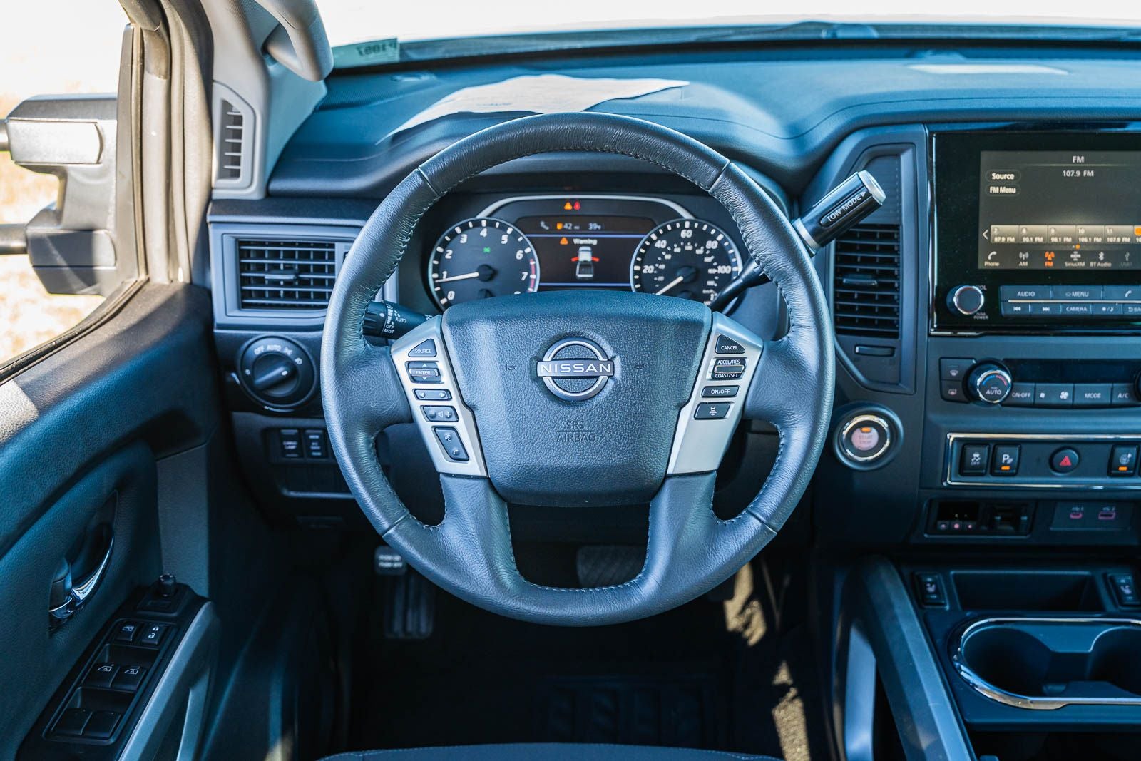 2024 Nissan Titan SV