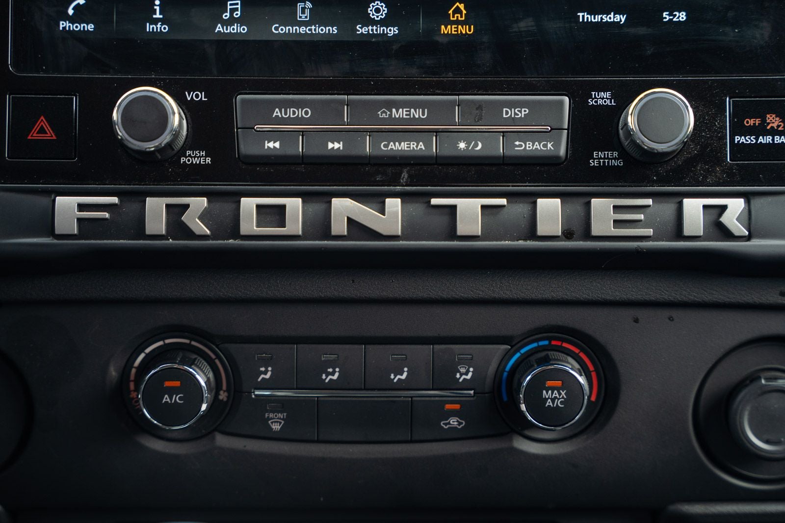 2025 Nissan Frontier SV