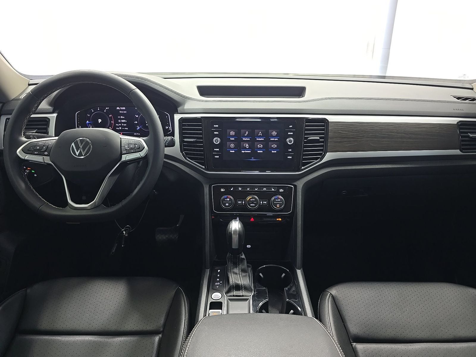 2023 Volkswagen Atlas 3.6L V6 SE w/Technology