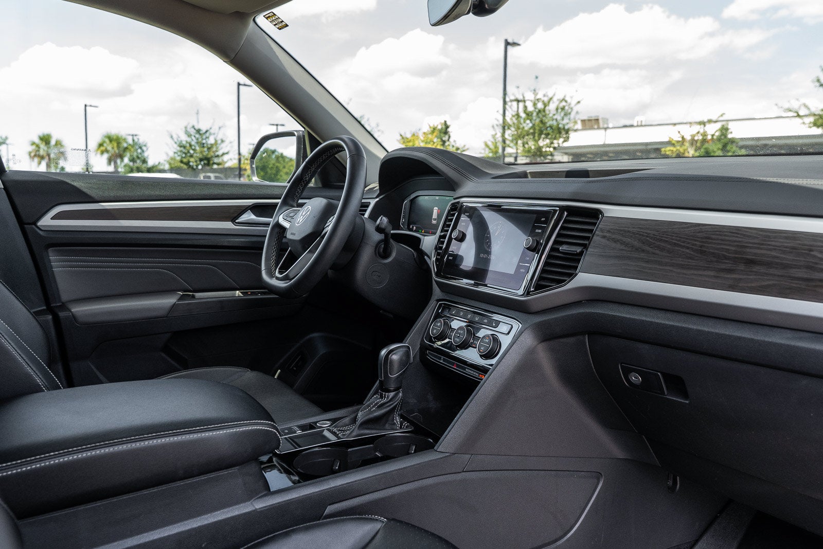 2022 Volkswagen Atlas 3.6L V6 SE w/Technology