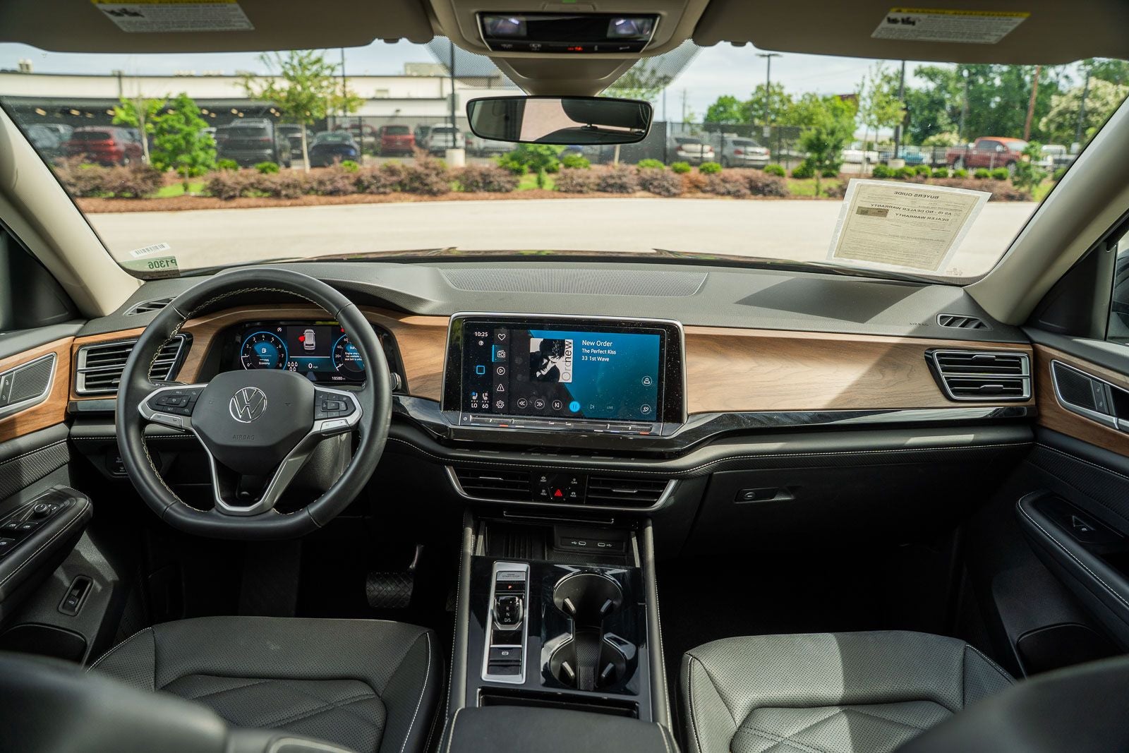 2025 Volkswagen Atlas 2.0T SE w/Technology