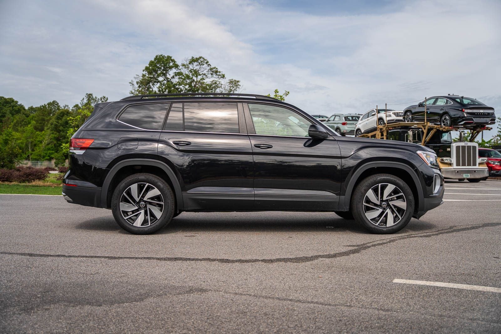 2025 Volkswagen Atlas 2.0T SE w/Technology
