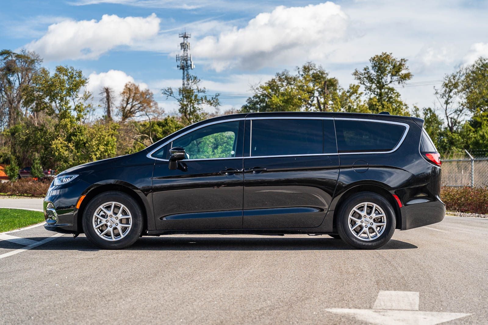 2025 Chrysler Pacifica Select
