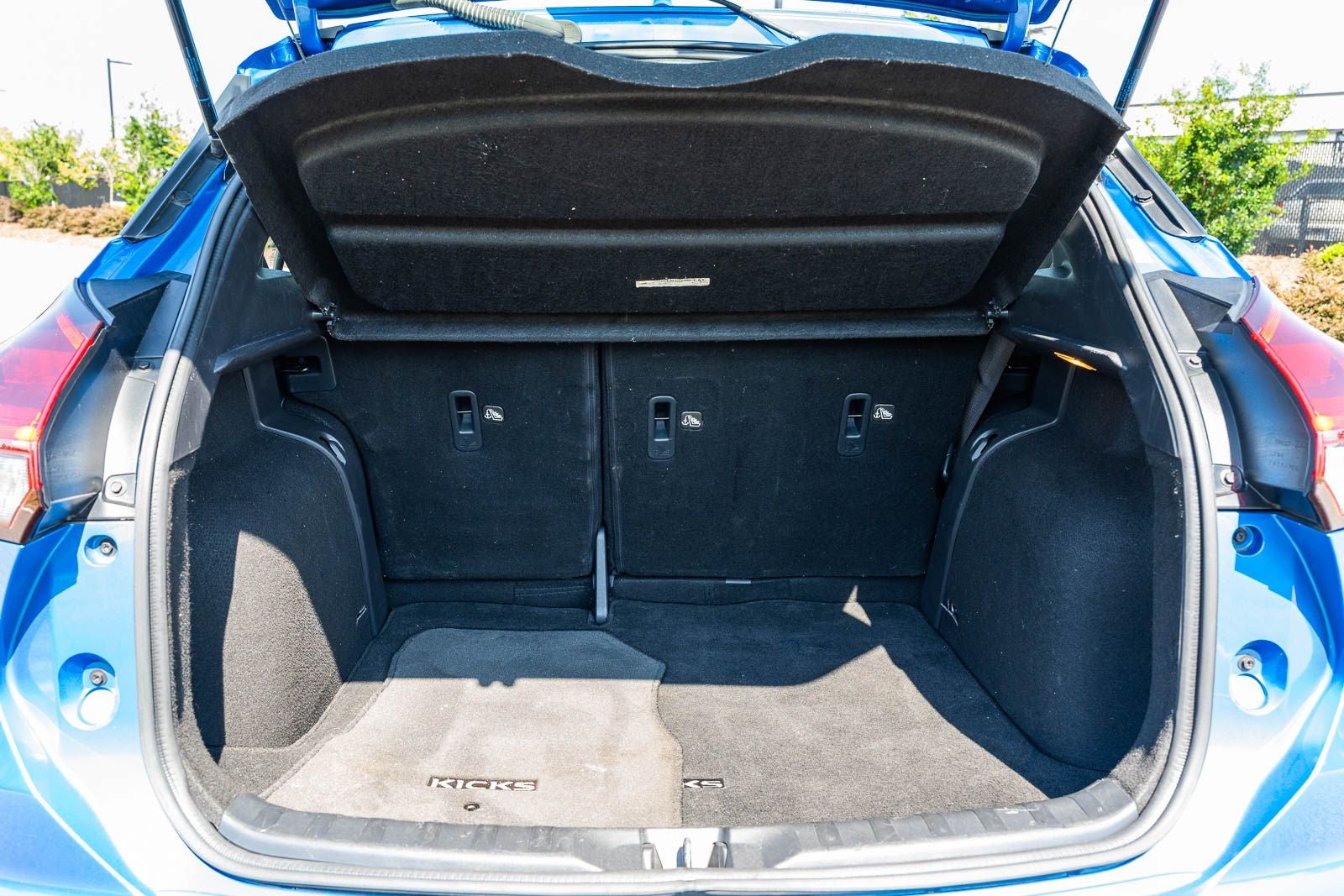 2021 Nissan Kicks SR