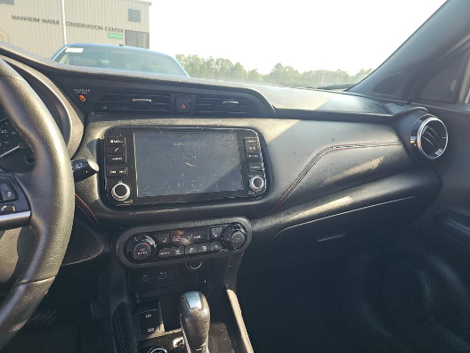 2021 Nissan Kicks SR