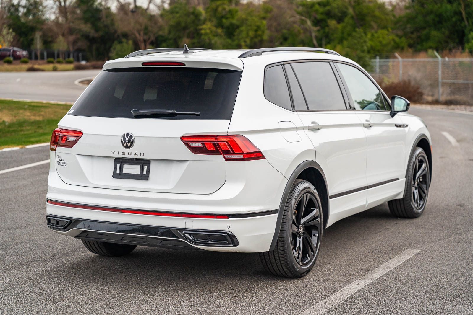 2024 Volkswagen Tiguan 2.0T SE R-Line Black
