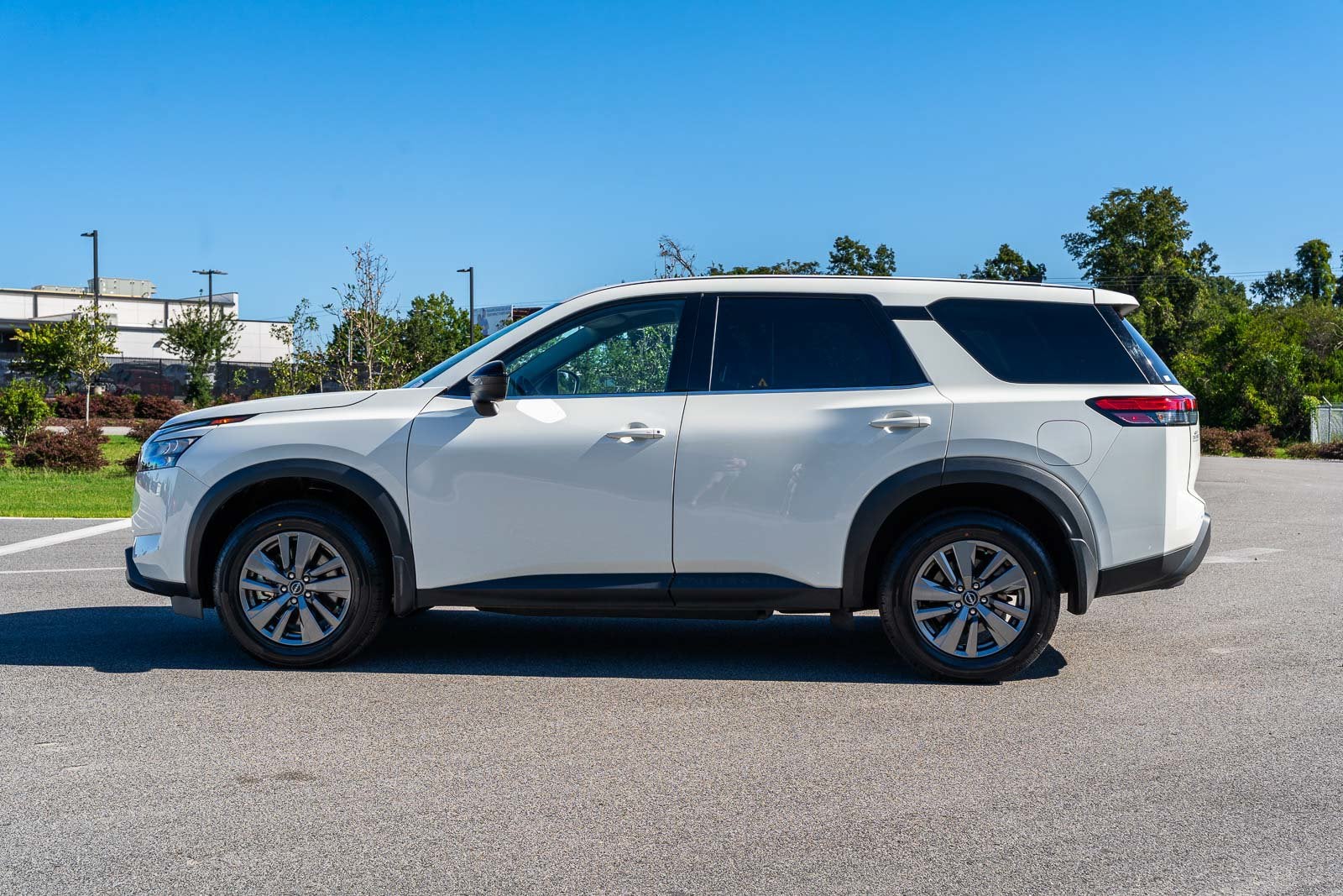 2025 Nissan Pathfinder S