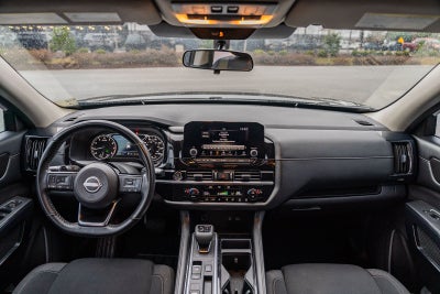 2023 Nissan Pathfinder SV