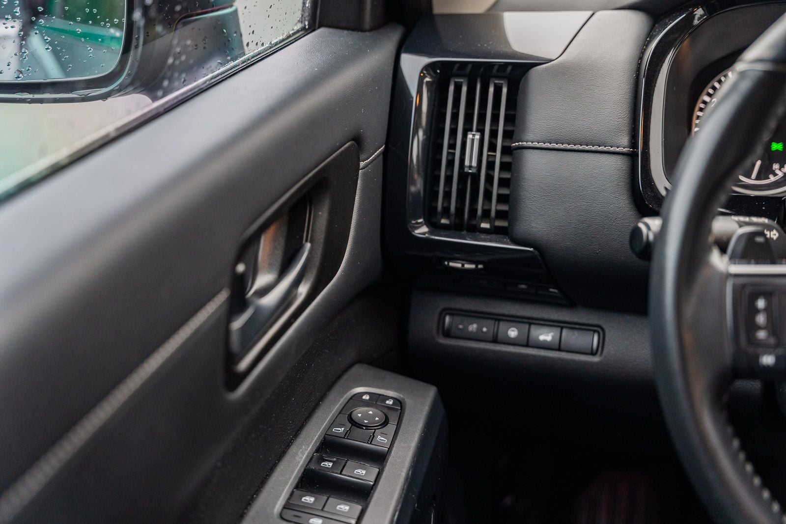 2023 Nissan Pathfinder SV