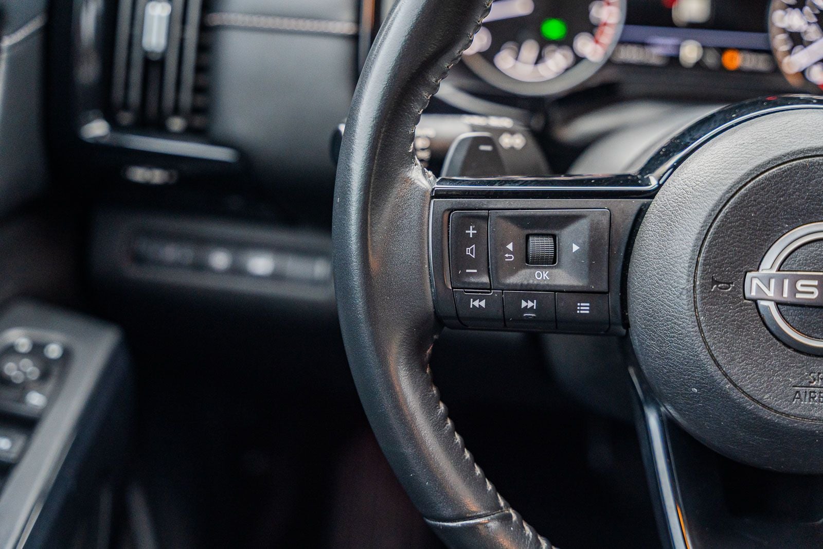 2023 Nissan Pathfinder SV