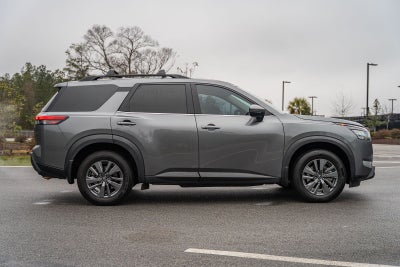 2023 Nissan Pathfinder SV