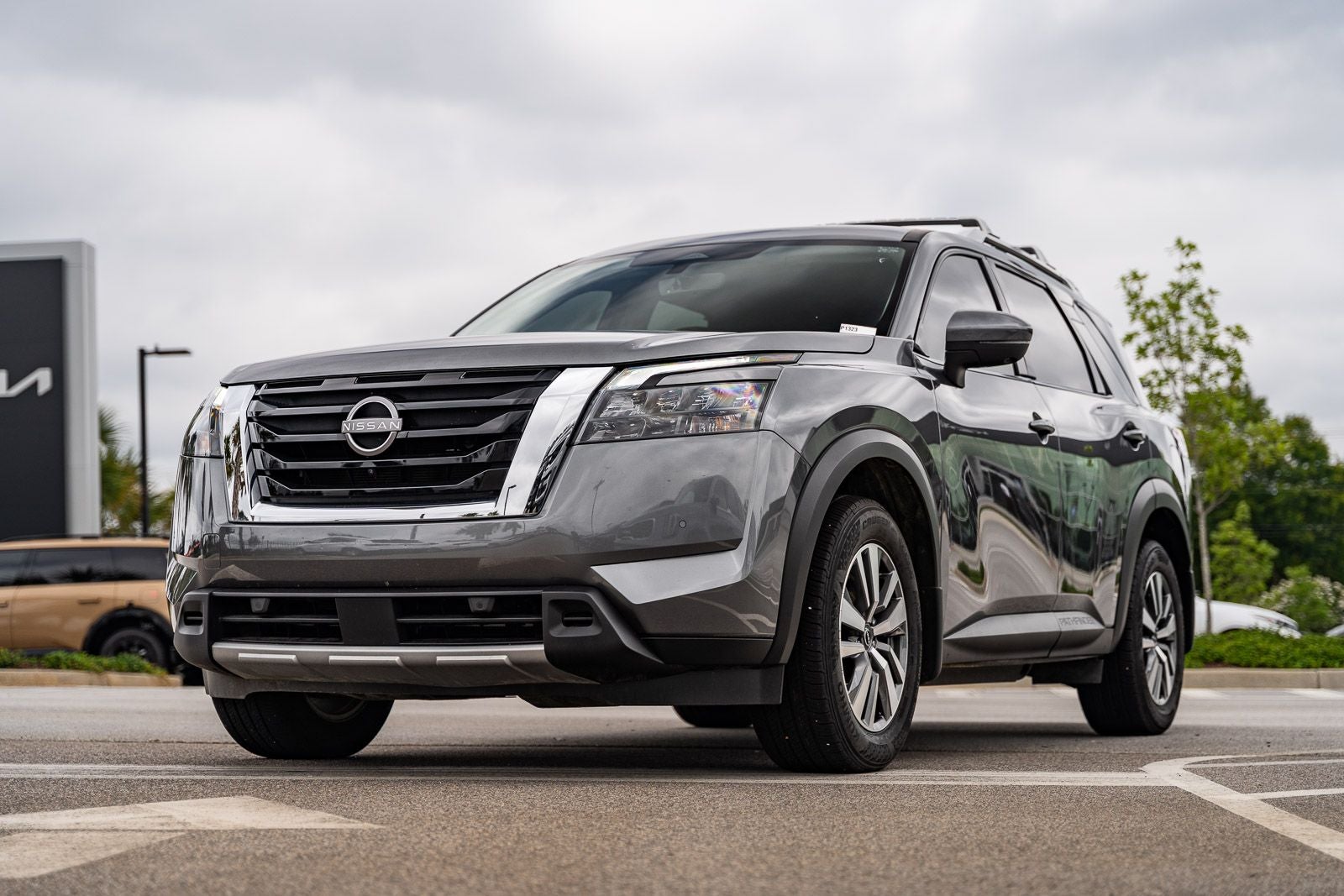 2025 Nissan Pathfinder SL