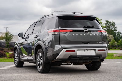 2025 Nissan Pathfinder SL