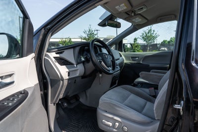 2019 Toyota Sienna LE 8 Passenger