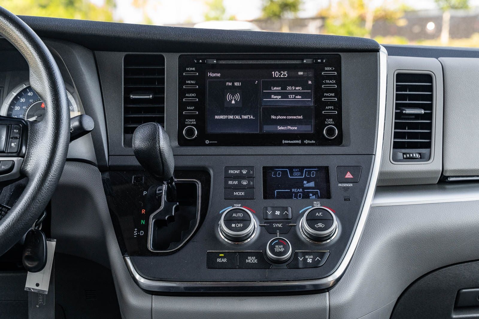 2019 Toyota Sienna LE 8 Passenger