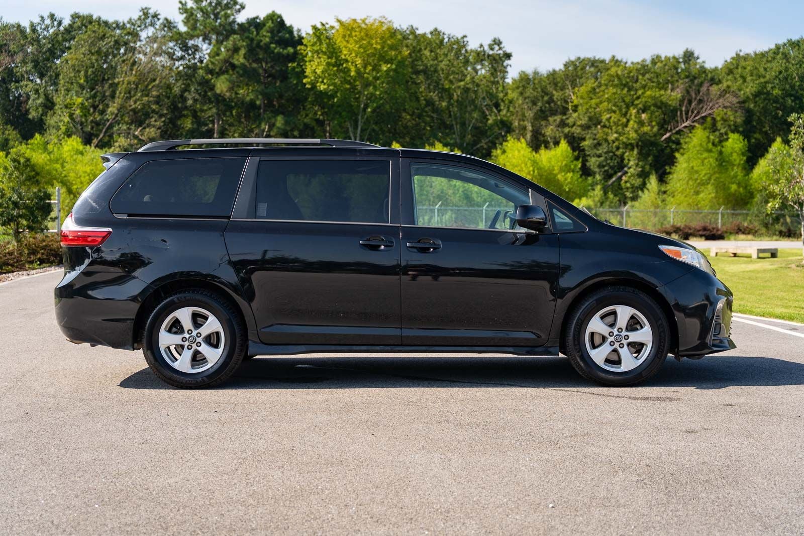 2019 Toyota Sienna LE 8 Passenger