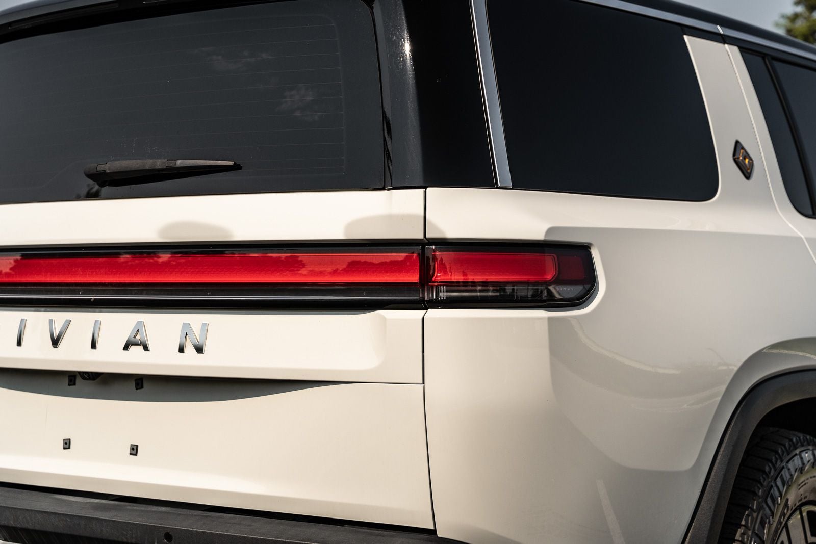 2023 Rivian R1S Adventure