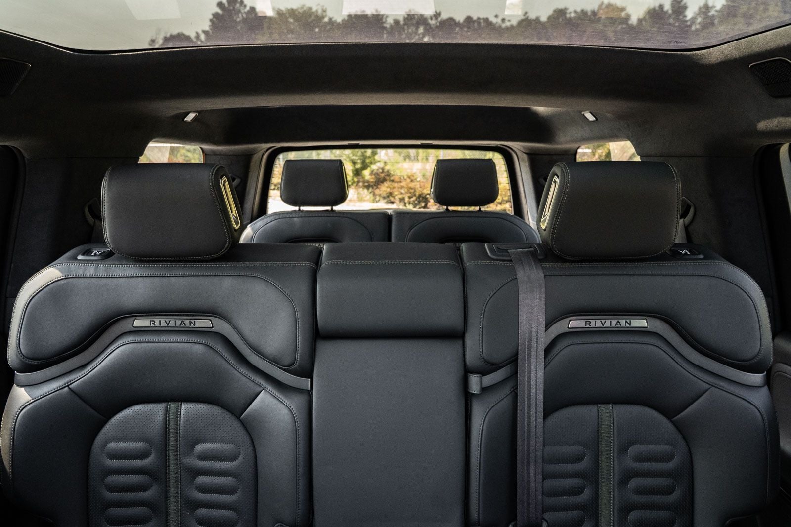 2023 Rivian R1S Adventure