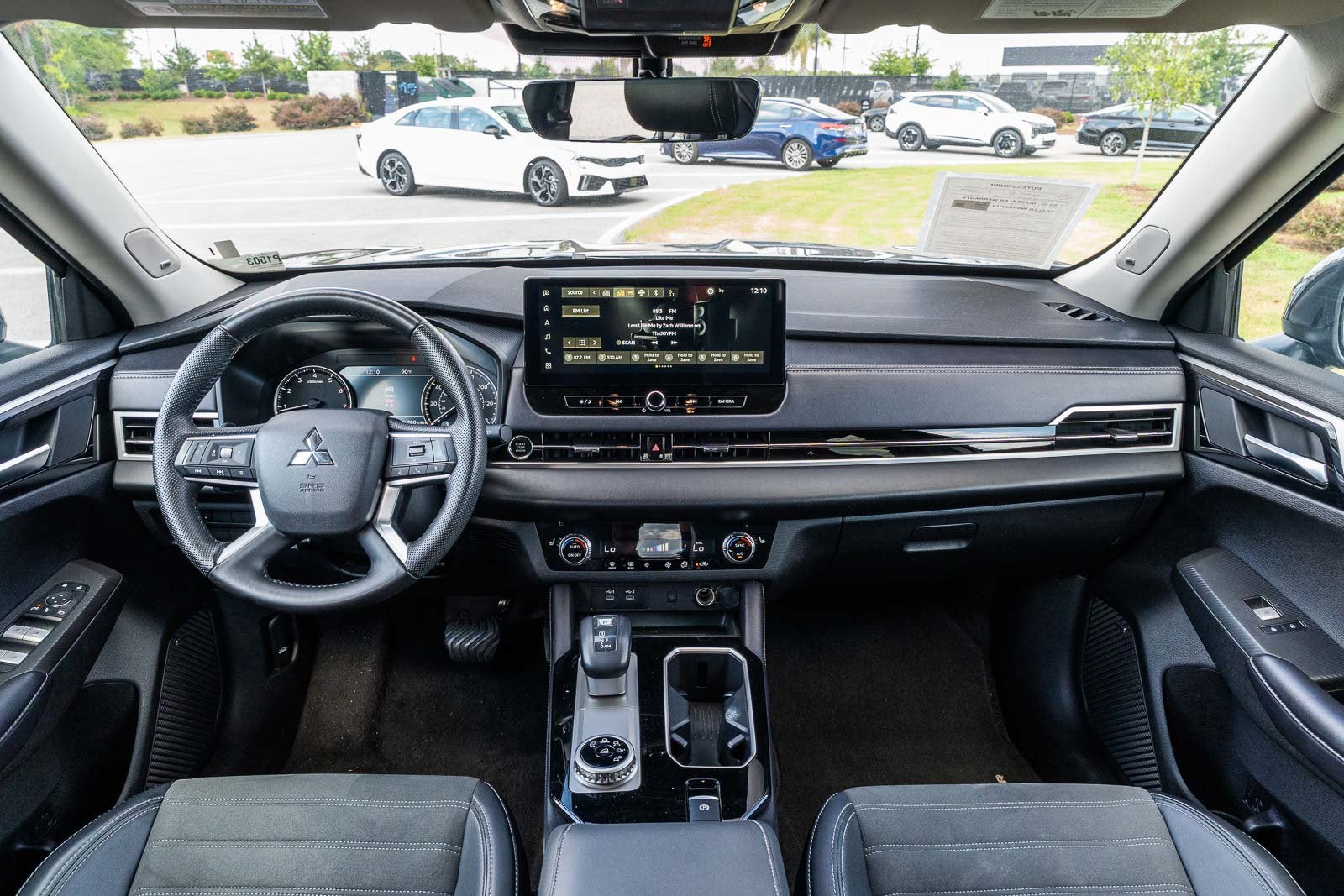 2025 Mitsubishi Outlander SE