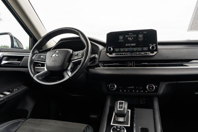 2022 Mitsubishi Outlander SE