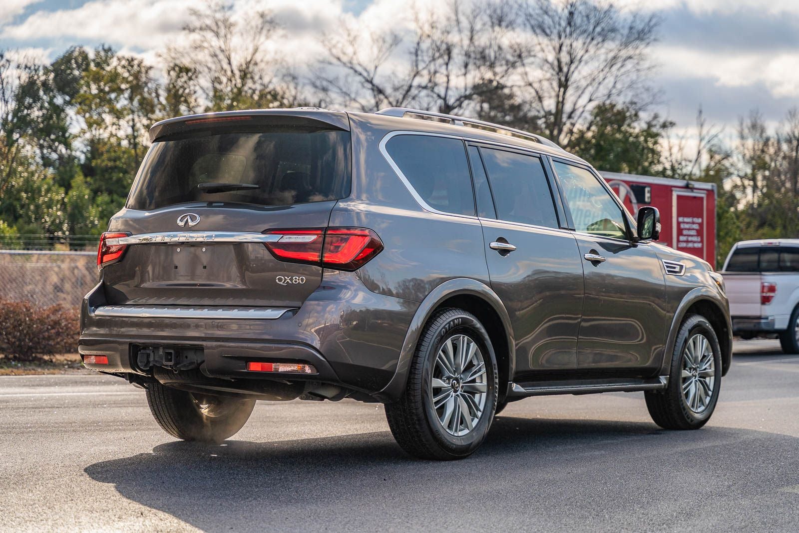 2023 INFINITI QX80 LUXE
