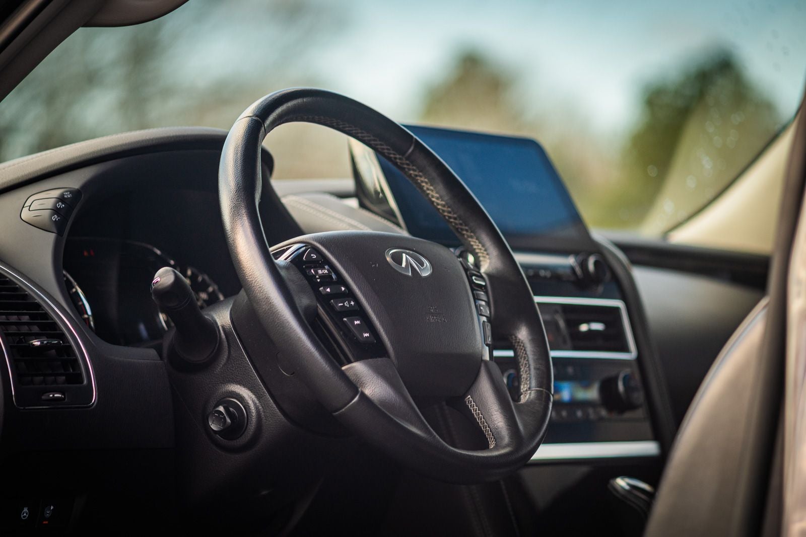 2023 INFINITI QX80 LUXE