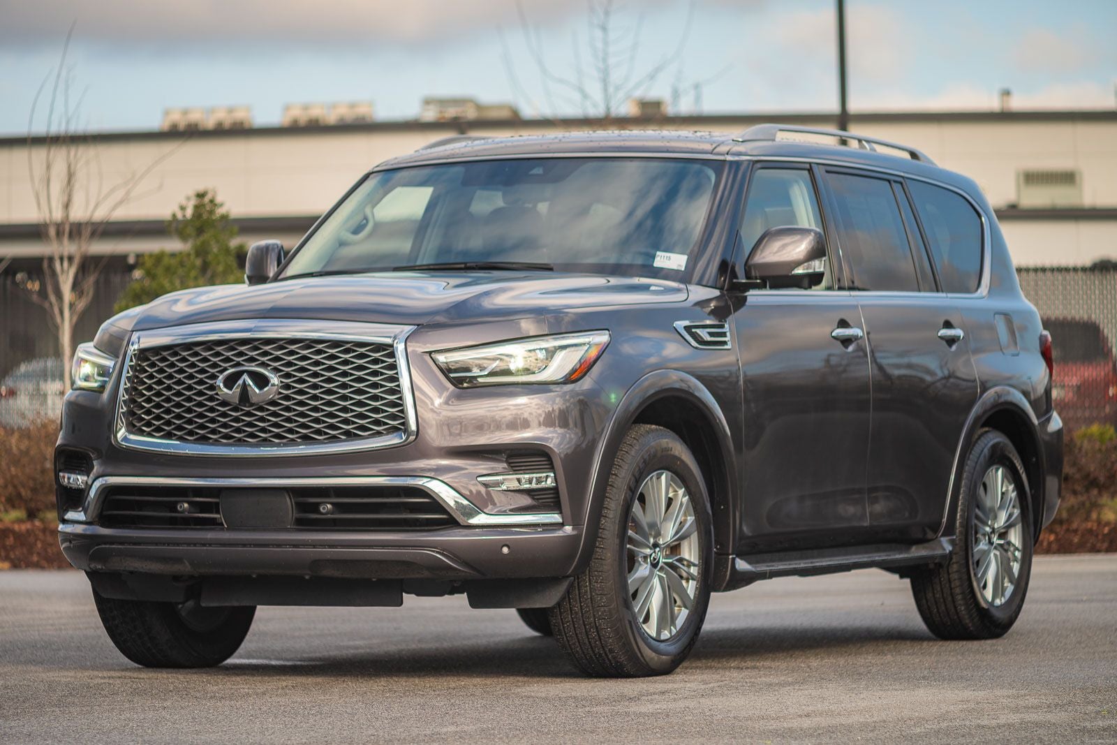 2023 INFINITI QX80 LUXE