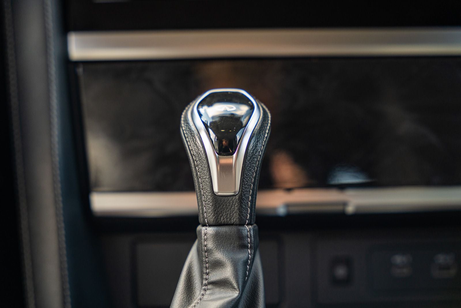 2023 INFINITI QX80 LUXE