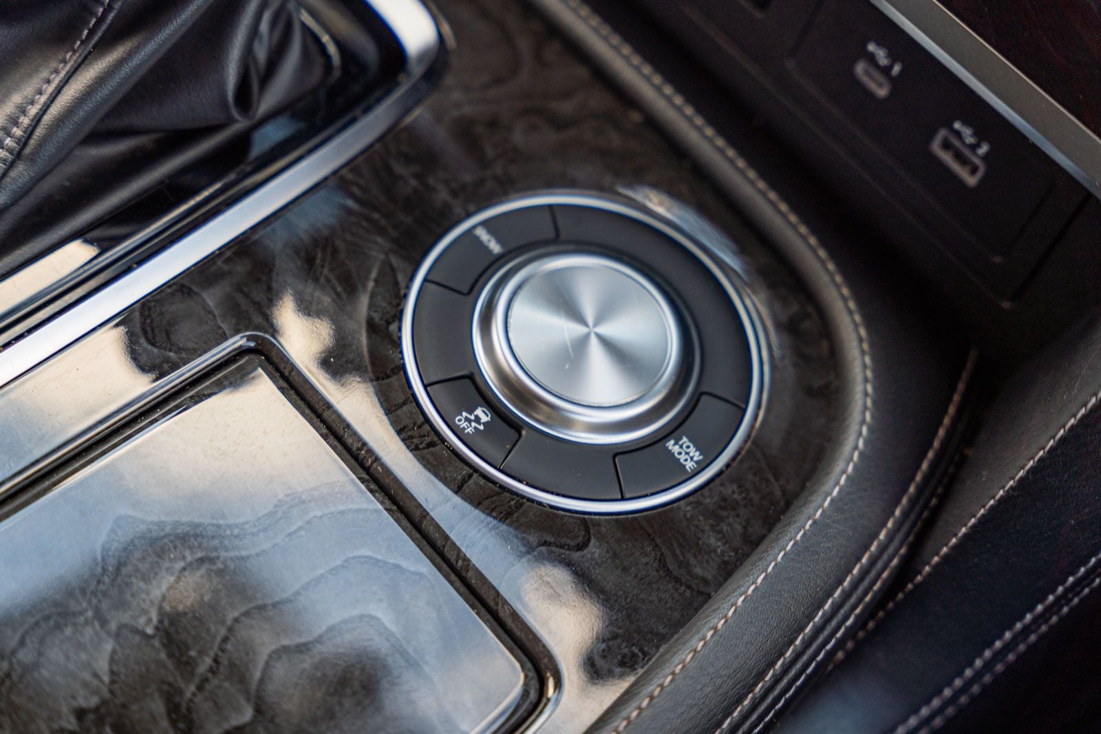 2023 INFINITI QX80 LUXE