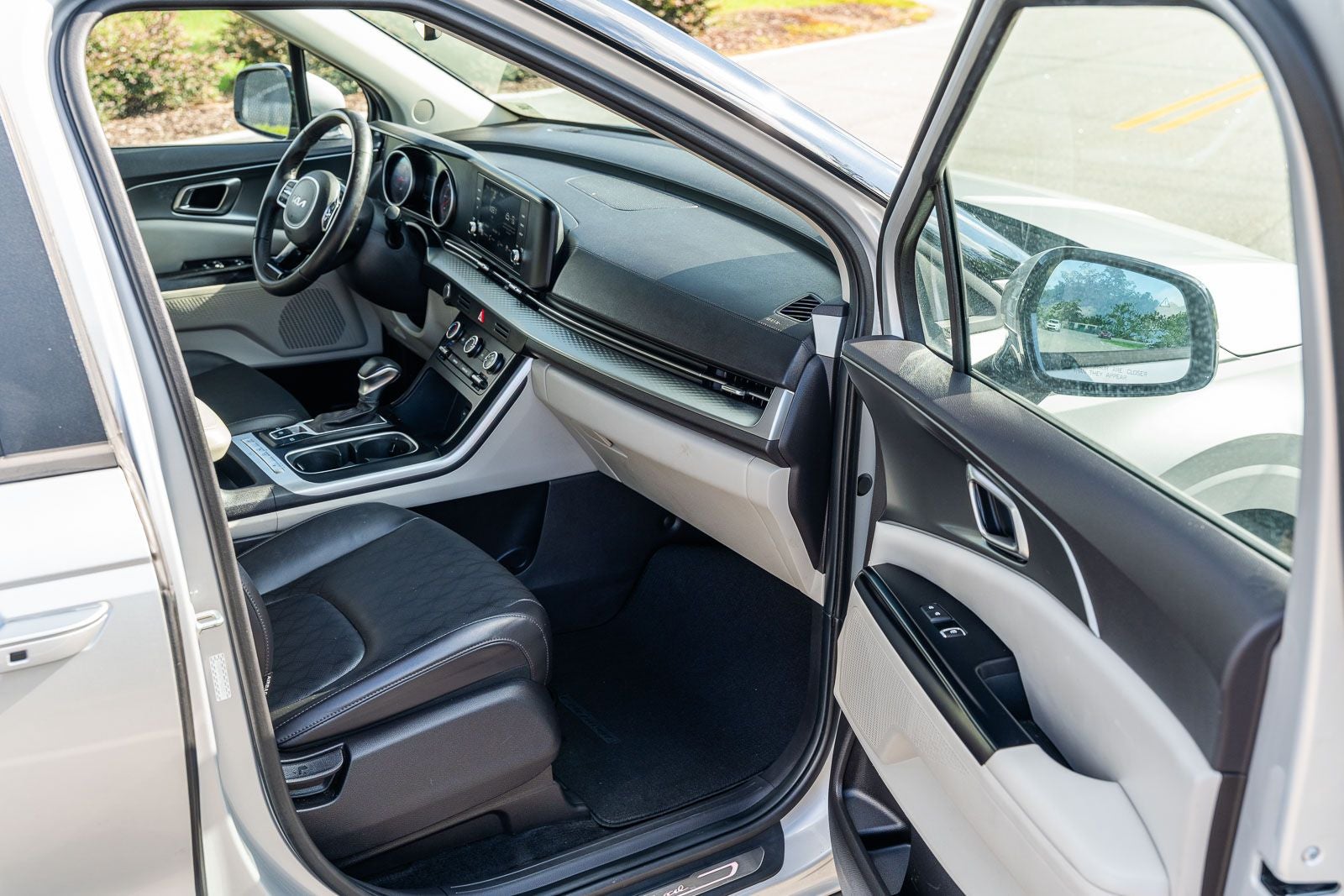 2023 Kia Carnival LX Seat Package