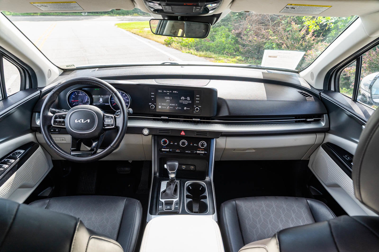 2023 Kia Carnival LX Seat Package