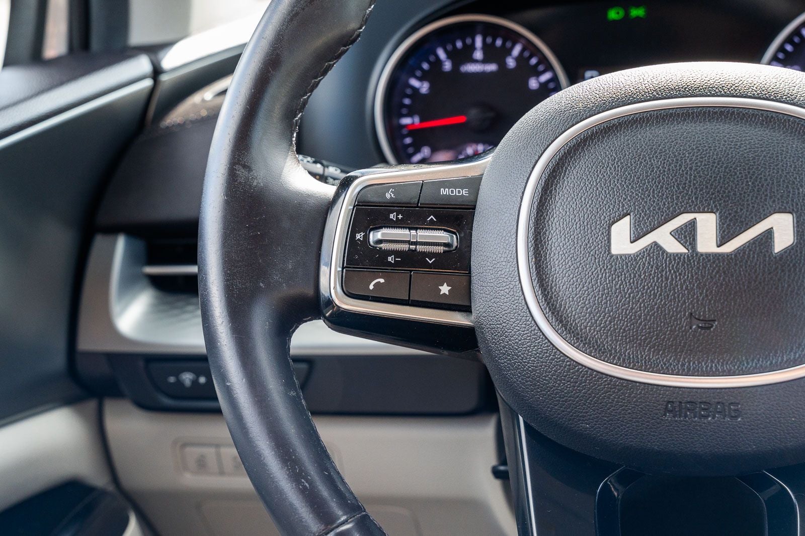 2023 Kia Carnival LX Seat Package
