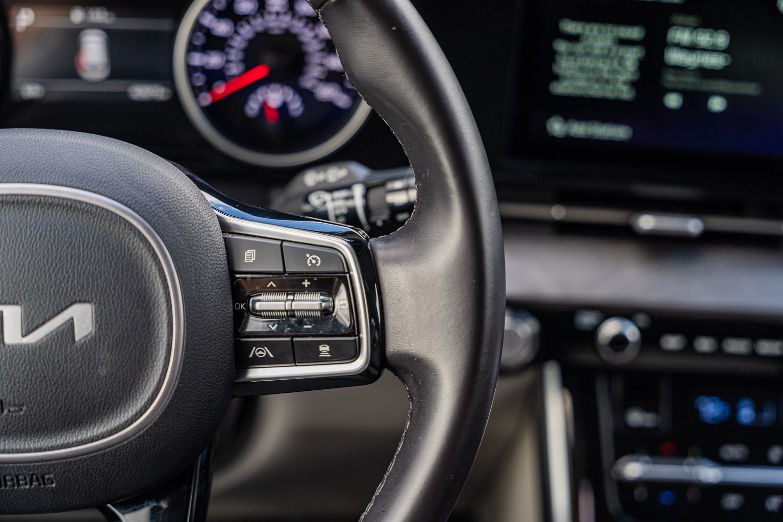 2024 Kia Carnival EX