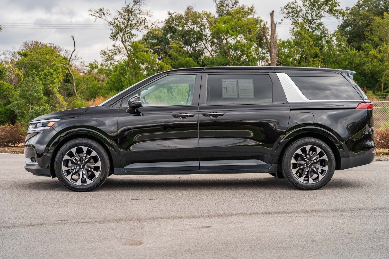 2024 Kia Carnival EX