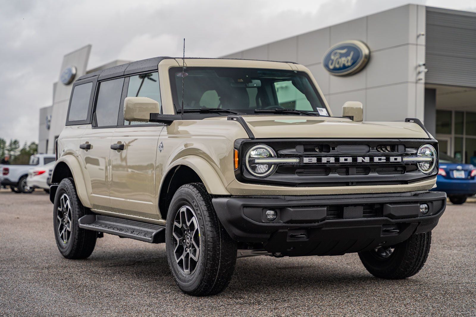 2026 Ford Bronco Outer Banks