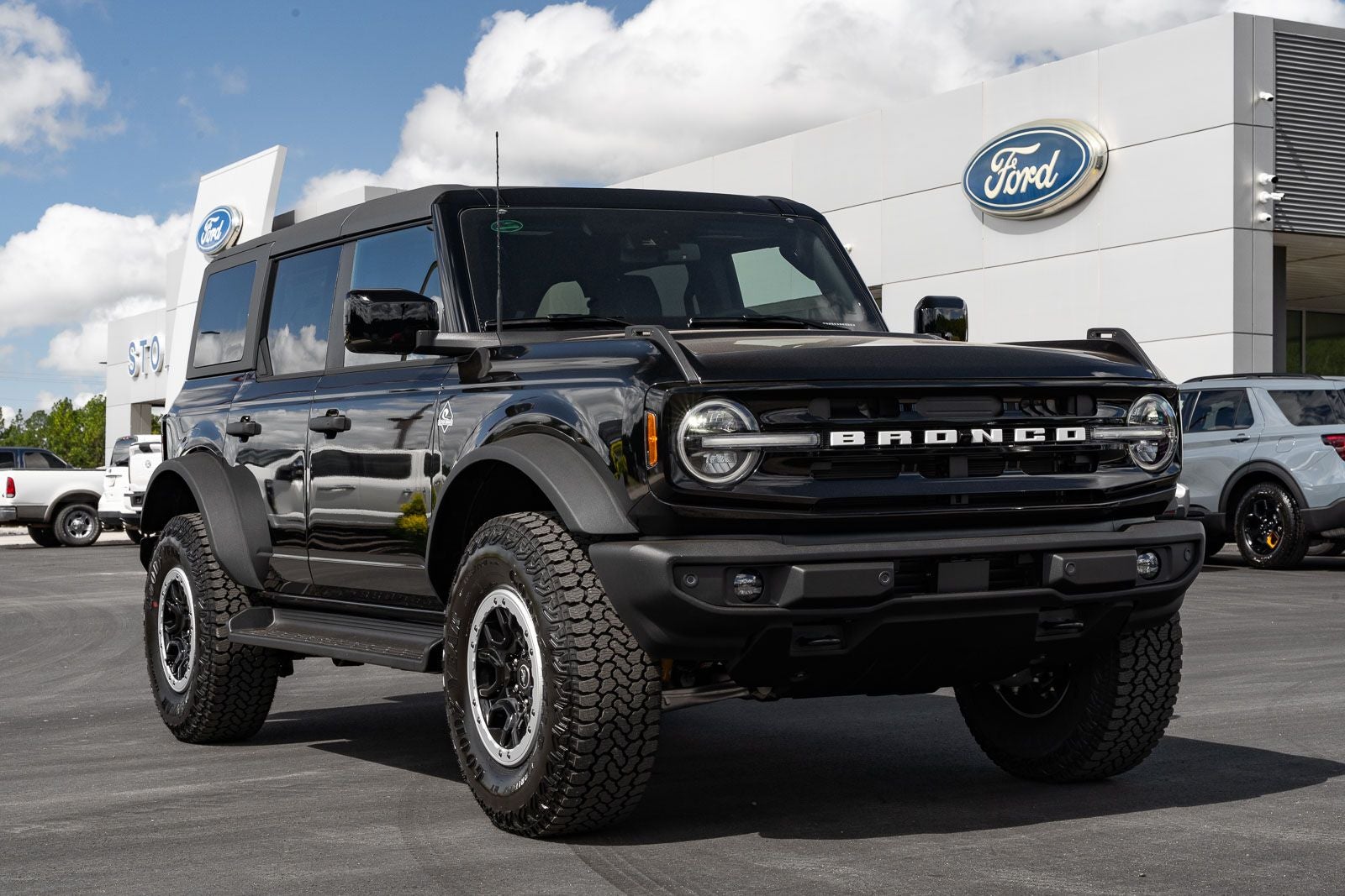 2026 Ford Bronco Outer Banks