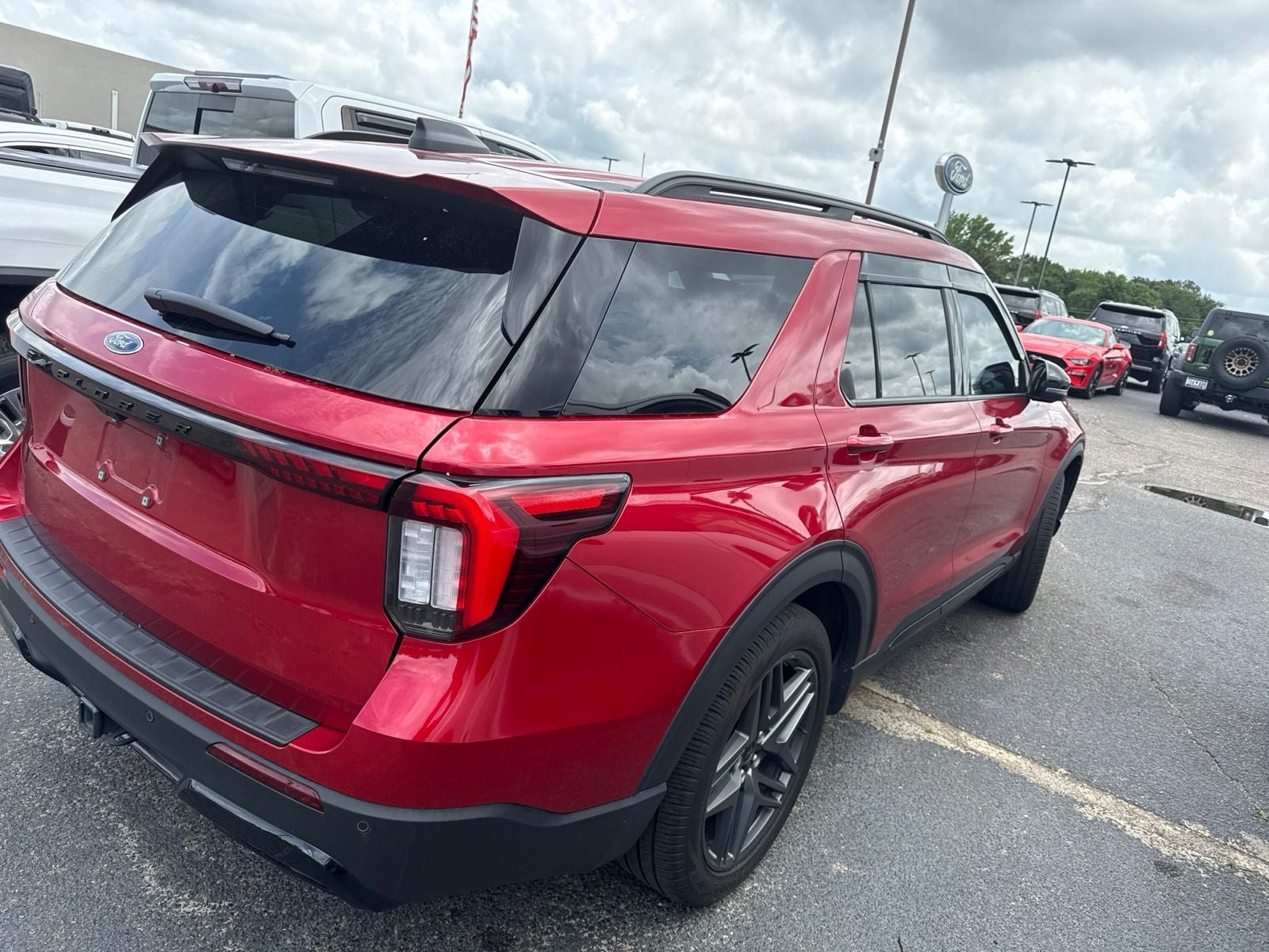 2025 Ford Explorer ST-Line