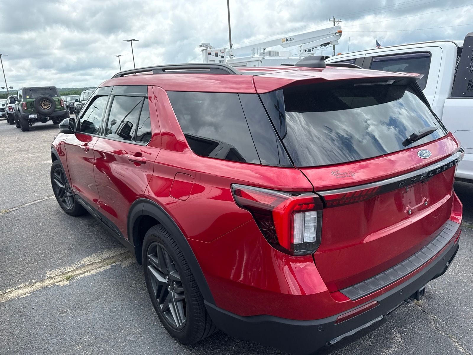 2025 Ford Explorer ST-Line