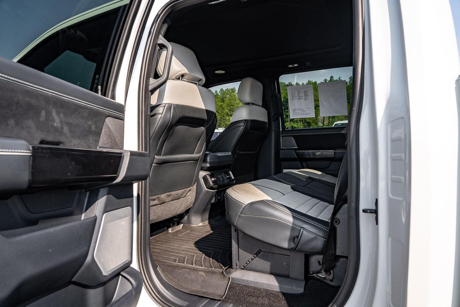 2022 Ford F-150 Lightning Platinum