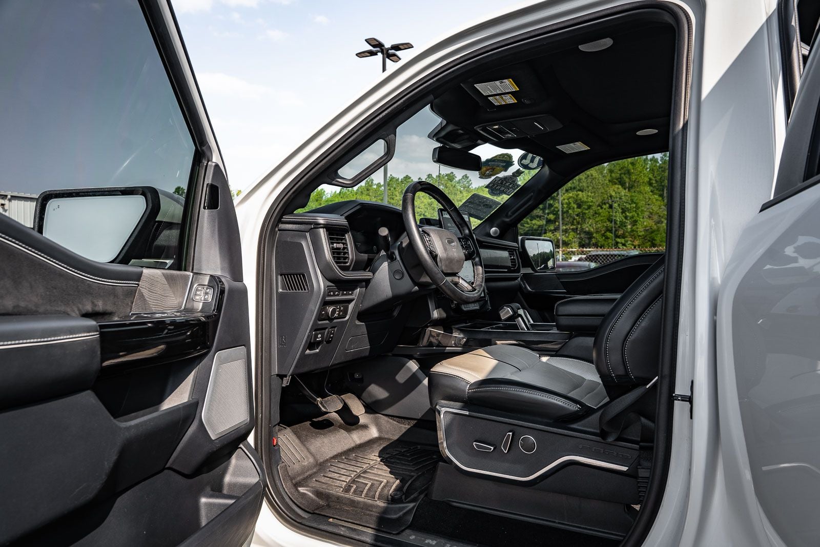 2022 Ford F-150 Lightning Platinum