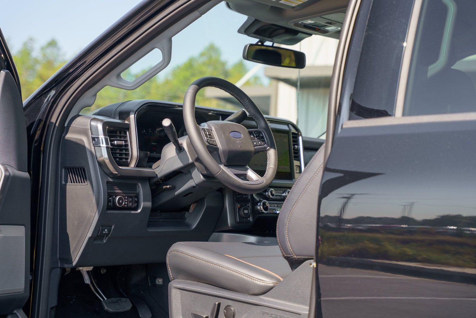 2027 Ford F-350SD Lariat DRW