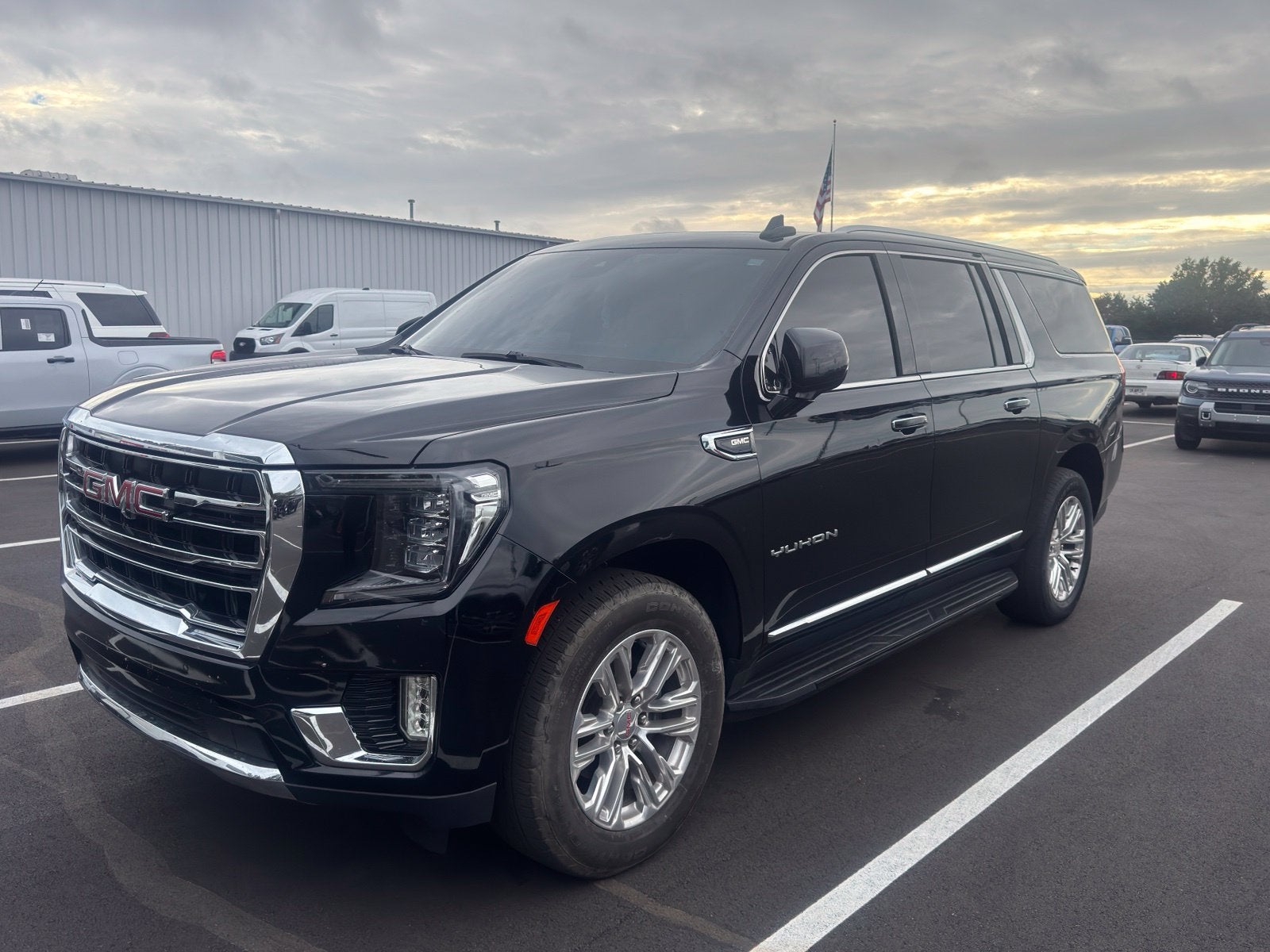 2023 GMC Yukon XL SLT