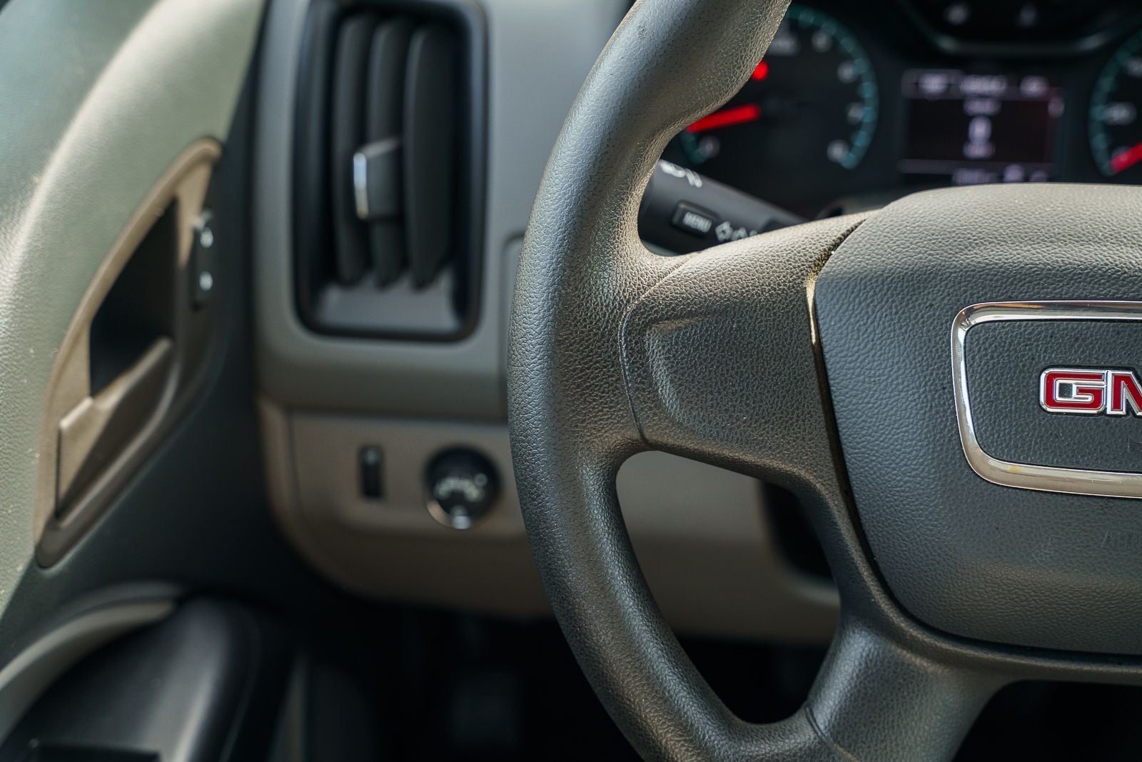 2022 GMC Canyon Elevation Standard