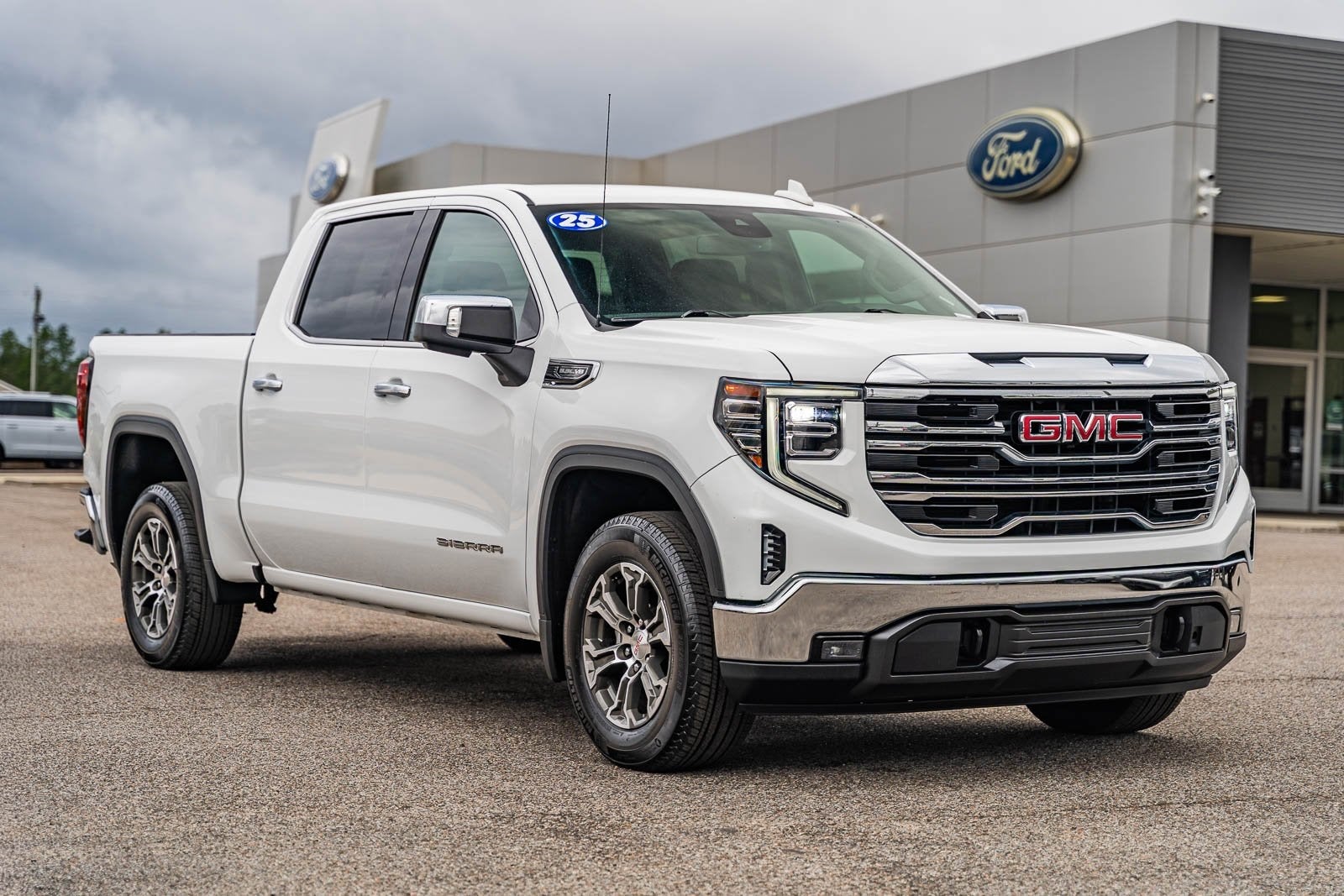 2025 GMC Sierra 1500 SLT